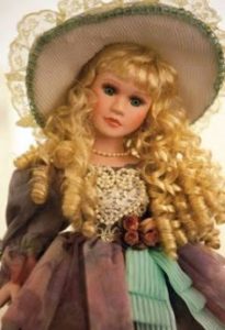 Raffinata bambola antica