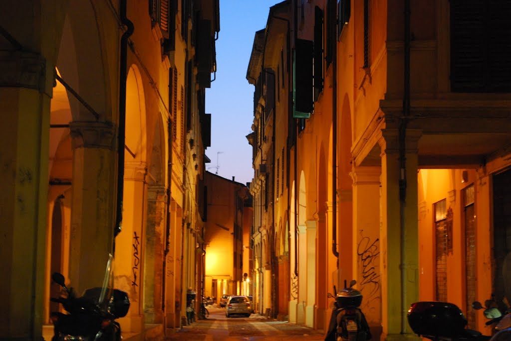 Bologna centro - Via del Pratello (al calar del sole)