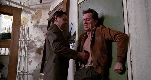 Film-Videodrome-scena-linseriemneto-della-cassetta