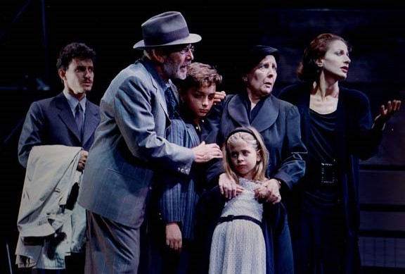 Dramma-Tetrale-Sei-personaggi-in-cerca-dautore-Luigi-Pirandello