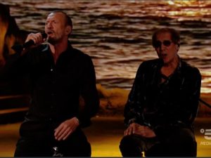 Adriano-Celntano-si-esibisce-con-Biagio-Antonacci-Recensione-Comparata-2019